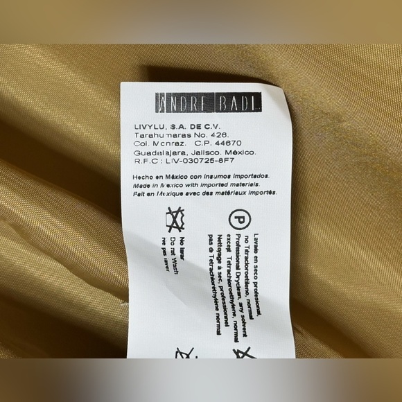 André Badi Mujer Blazer 002143
Vendido por Andre Badi
SKU 001042000319 Marca - Picture 6 of 10